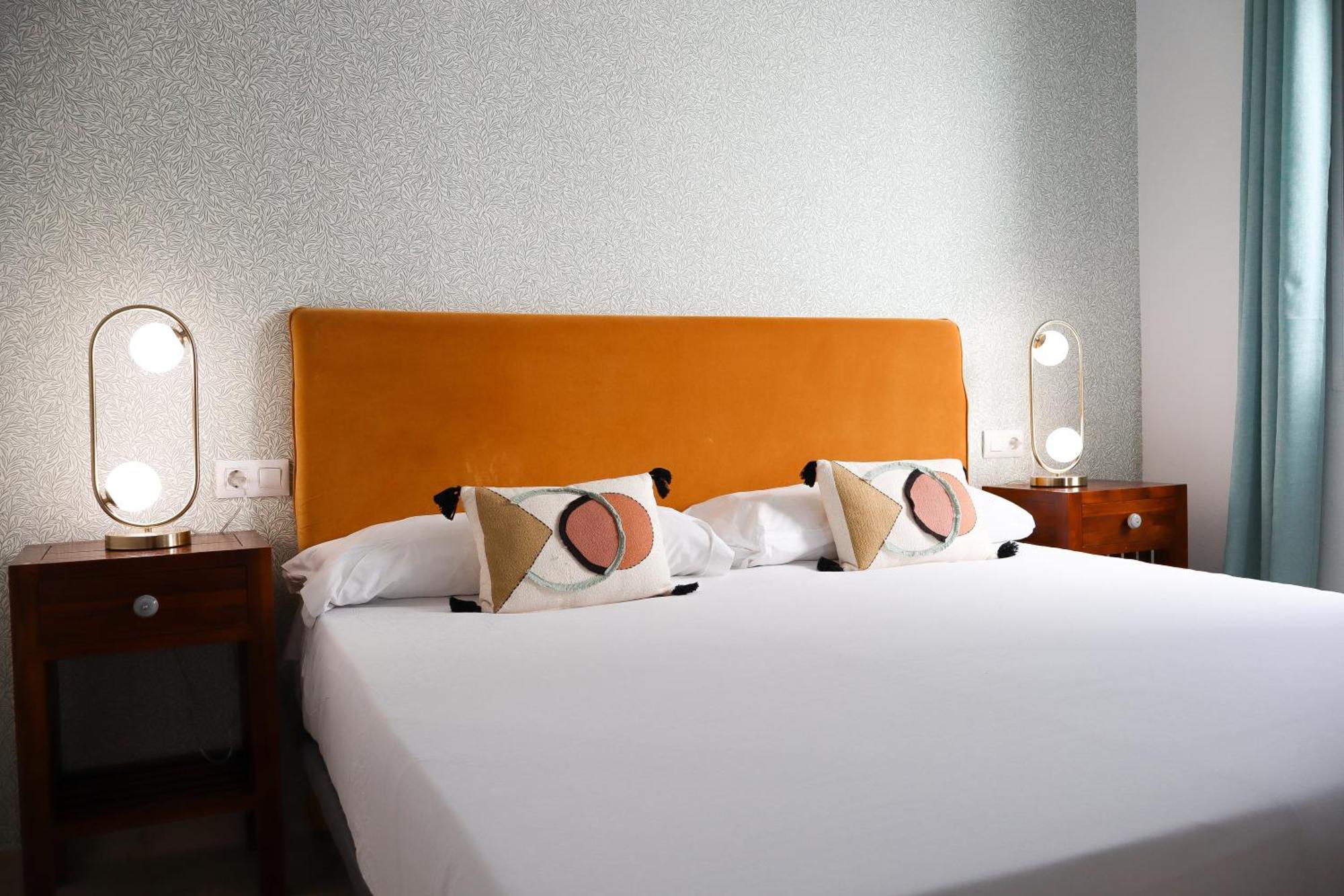 Monkeys Apartments Lumbreras Deluxe Sevilla Bagian luar foto